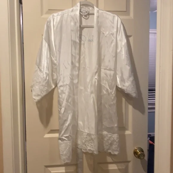 Bridal Robe - Picture 8 of 8